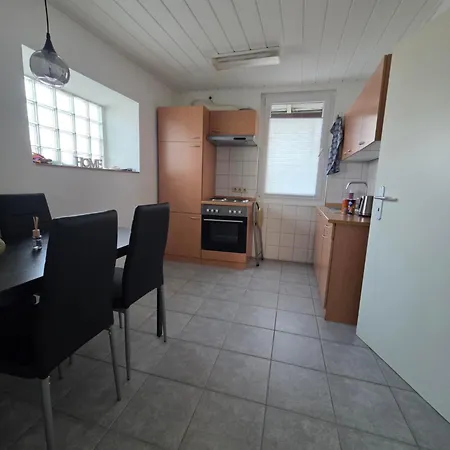 Ll Apartment *